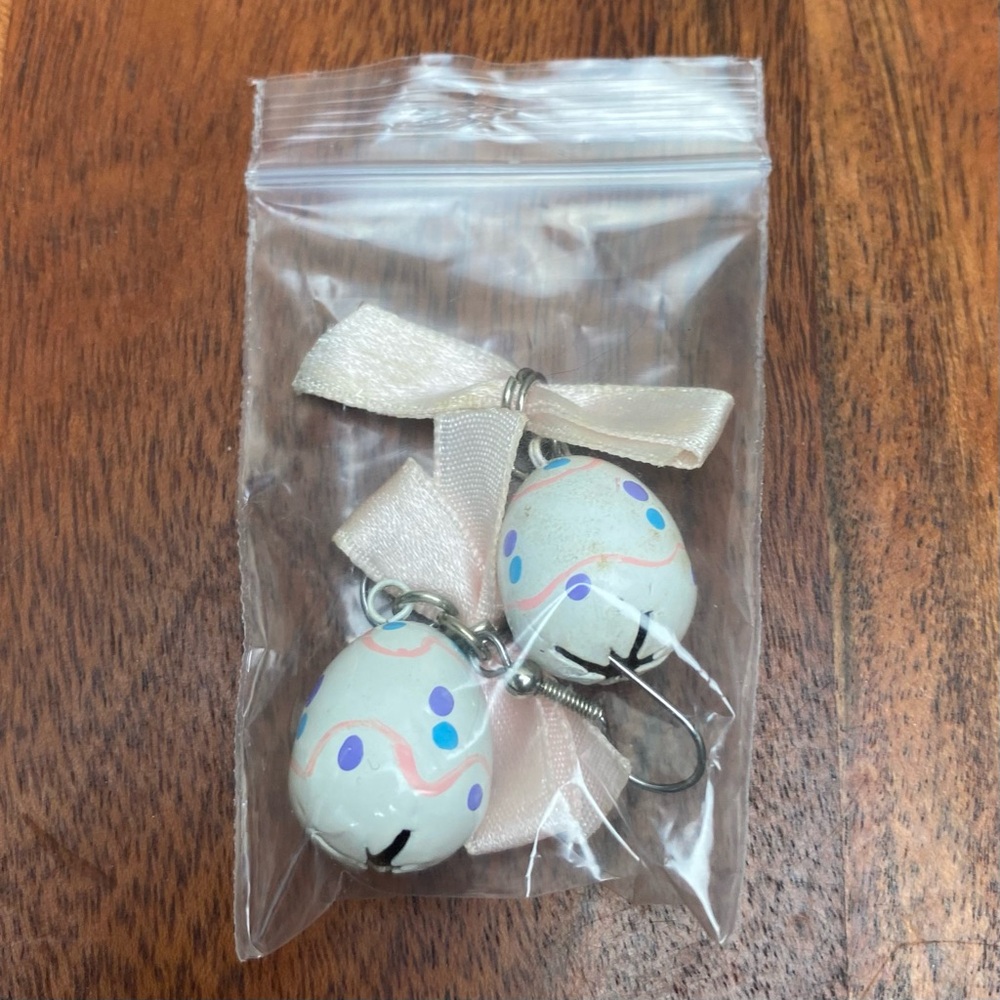 Vintage Easter Egg Earrings! - Picture 5 of 6